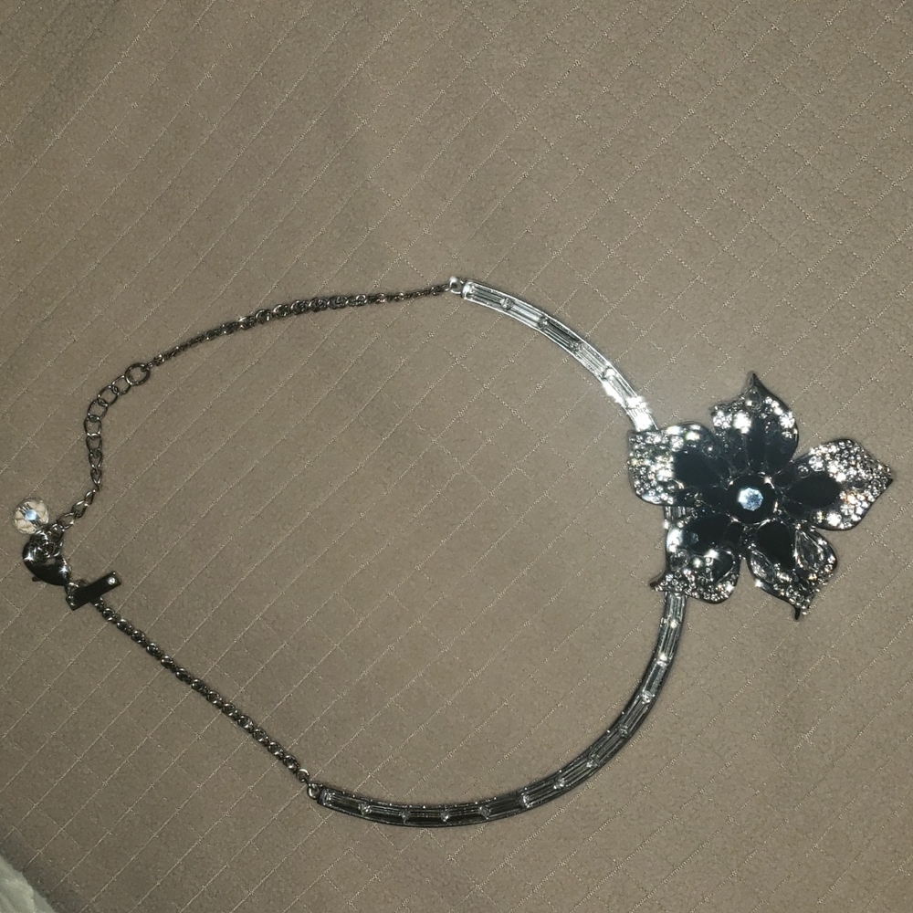 Flower necklace